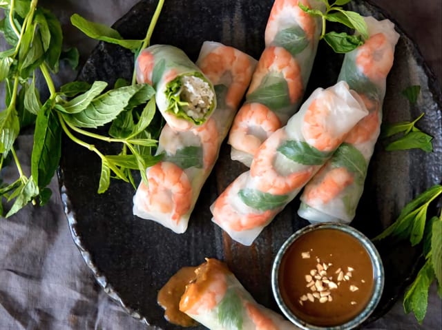 Pork & Shrimp Spring Rolls (4 pcs).